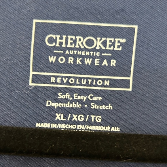 Men's Navy V-Neck Solid Scrub Top - Picture 2 of 3